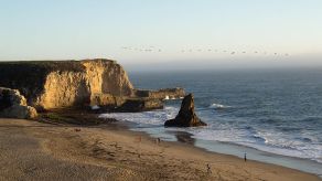 Shark_Tooth_Rock_&amp;_Davenport_Beach